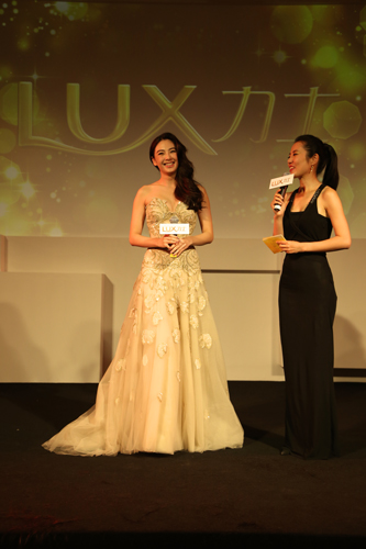 LUX力士携手明星张雨绮，在时尚之都上海，开启