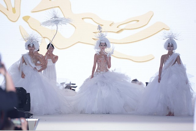 高端服装品牌Heaver Gaia盖娅传说“天衣”系列服装定制发布会