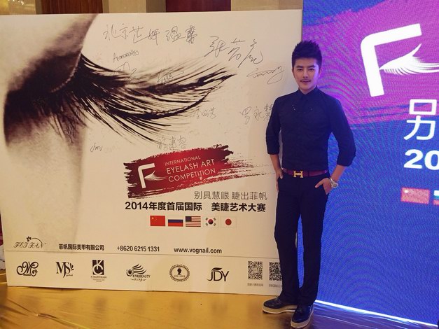 汤舒喆亮相国际艺术大赛开幕式  开启时尚之旅