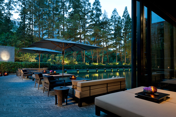 璞麗酒店露天花园盛春开放