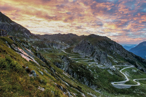 终极瑞士自驾游：顶级超跑搭配壮丽风景
