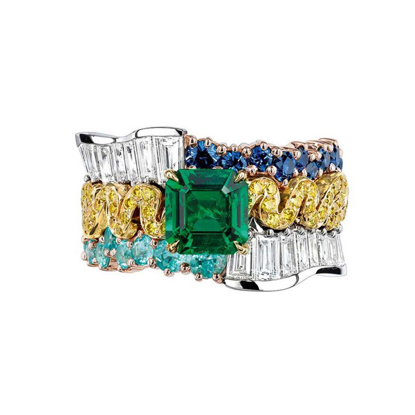 沉闷秋冬 用一件彩色珠宝提亮造型