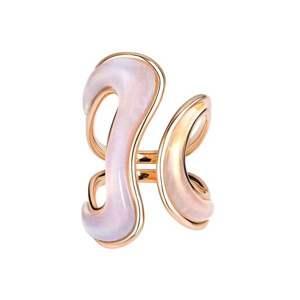 沉闷秋冬 用一件彩色珠宝提亮造型