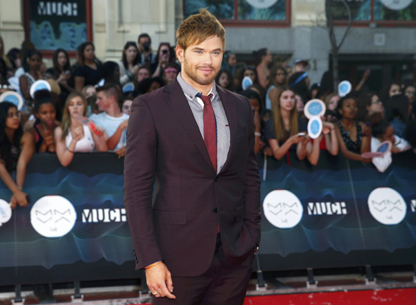 Kellan Lutz 身着杰尼亚出席Much Music颁奖礼 