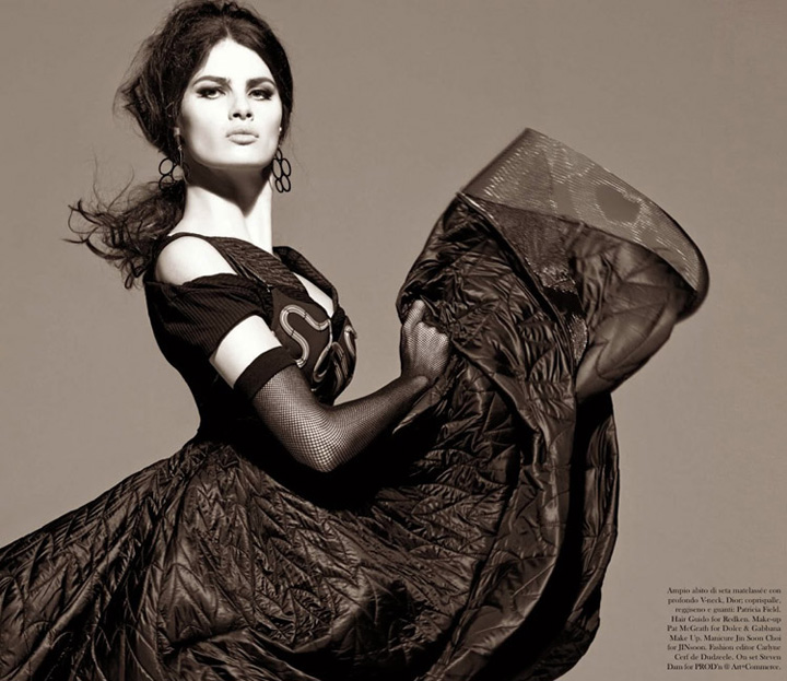 Isabeli Fontana《Vogue》意大利版2014年8月号