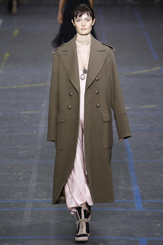 <a target='_blank' style='color: #666666;' href='http://brand.fengsung.com/johngalliano/' >John Galliano</a> 2016秋冬流行发布