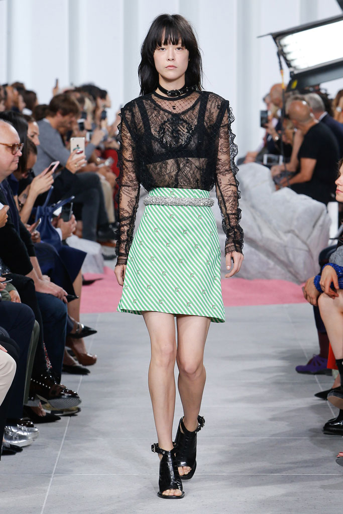 <a target='_blank' style='color: #666666;' href='http://brand.fengsung.com/Carven/' >Carven</a> 2017春夏流行发布