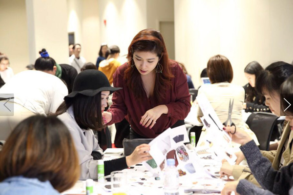 “奕<a target='_blank' style='color: #666666;' href='http://www.stylechinese.com/' >时尚</a>”，高级叠穿玩出秋冬时髦味