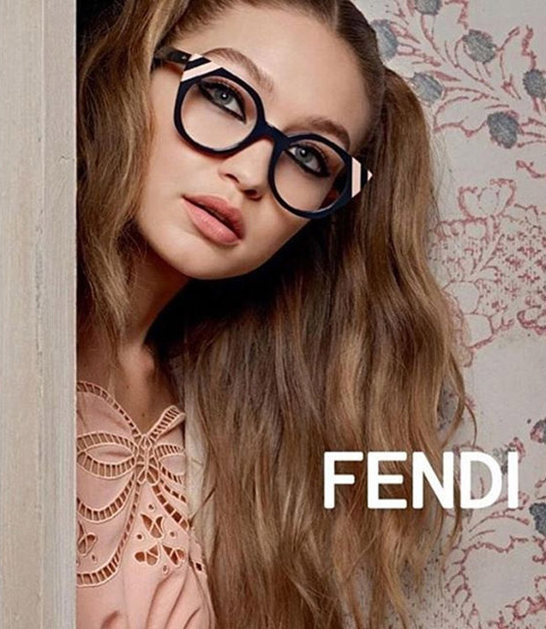 哈迪德姐妹代言Fendi 2017春夏系列广告