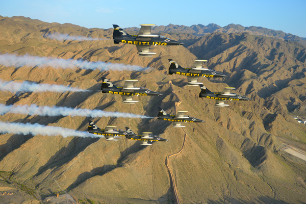 百年灵喷气机队展翼新疆 中国巡演完美收官