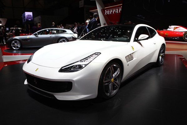 法拉利GTC4 Lusso 日内瓦正式亮相