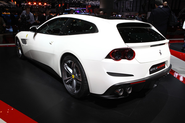 法拉利GTC4 Lusso 日内瓦正式亮相