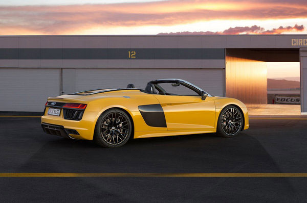 奥迪全新R8 V10 Spyder 亮相纽约车展