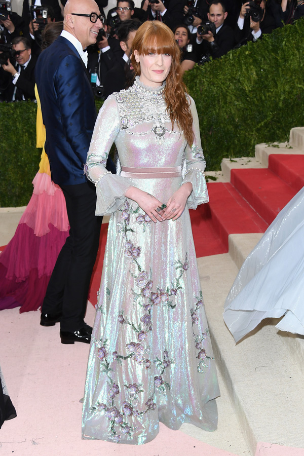 古驰腕表首饰形象大使Florence Welch出席Met Ball