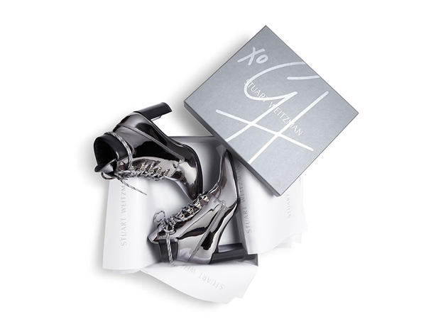 Gigi Hadid 与<a target='_blank' style='color: #666666;' href='http://brand.fengsung.com/StuartWeitzman/' >Stuart Weitzman</a>联名推出时髦短靴