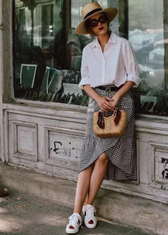 小格纹半身裙 白色衬衫