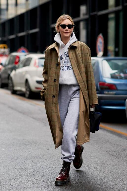 长大衣与卫衣的搭配