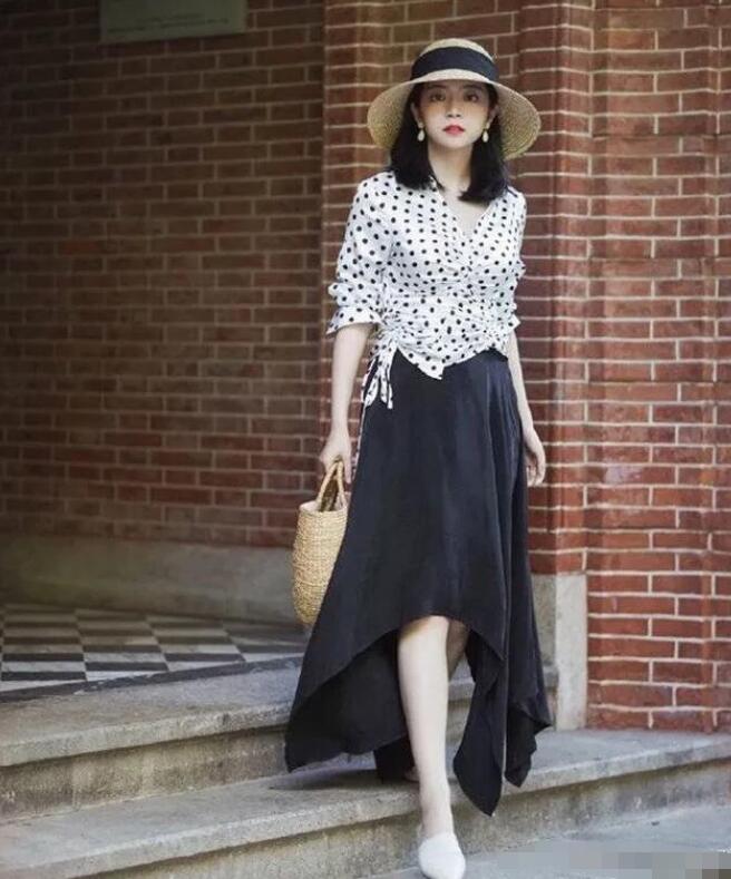 不规则半身裙 波点衬衫