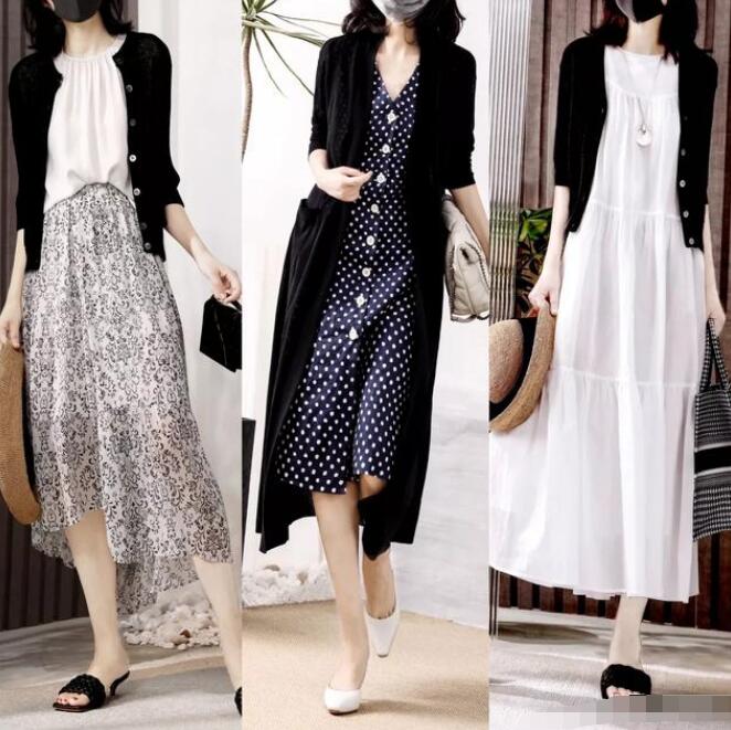 黑色针织开衫 浅色系雪纺半身裙