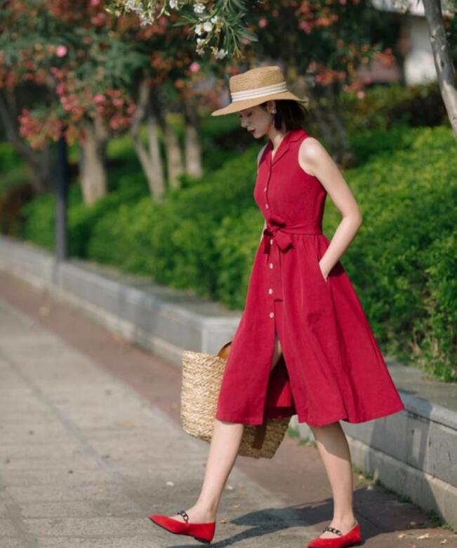 红色连衣裙