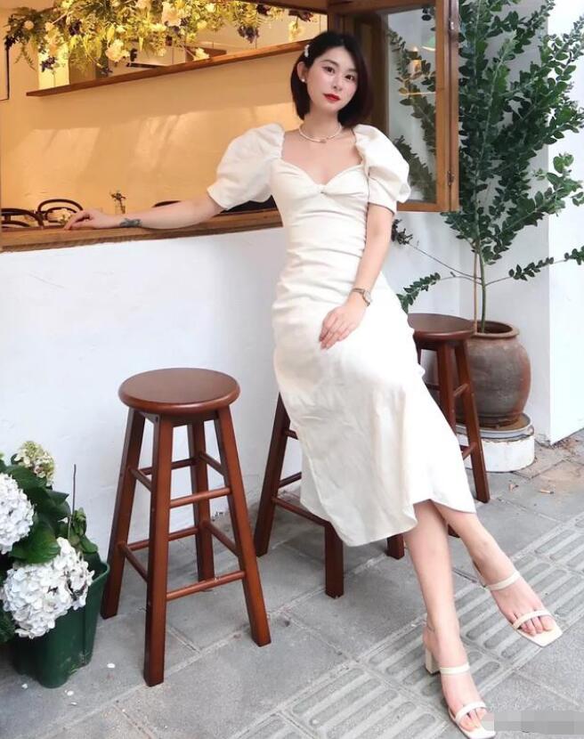 白色宫廷风连衣裙