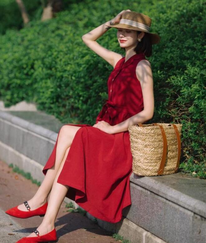 红色连衣裙