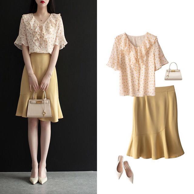 浅色雪纺衫 黄色半身裙