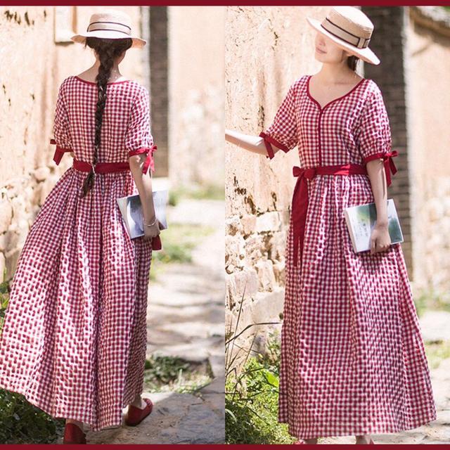 红色格纹连衣裙 红色小皮鞋