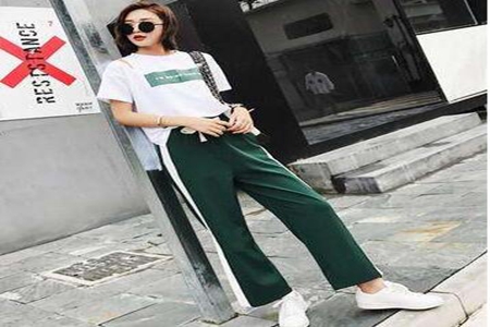 条纹裤 印花T恤