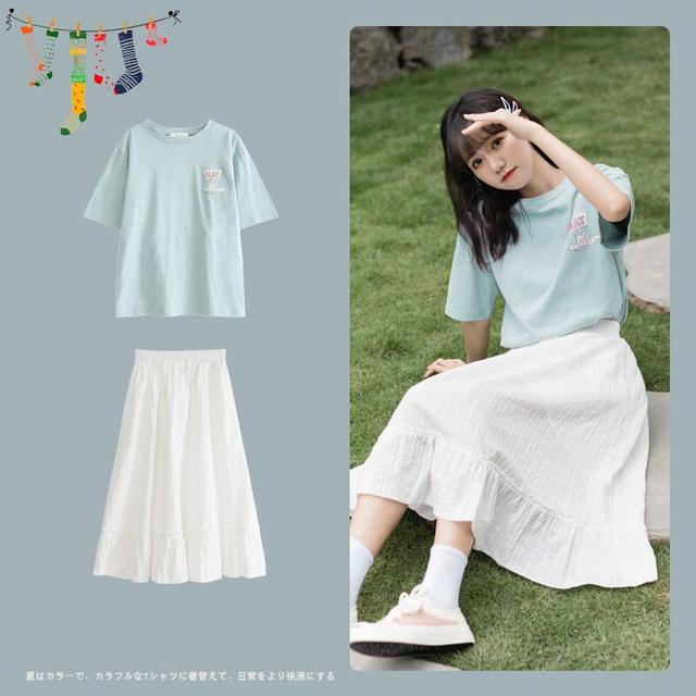 绿色简约T恤 白色半身裙