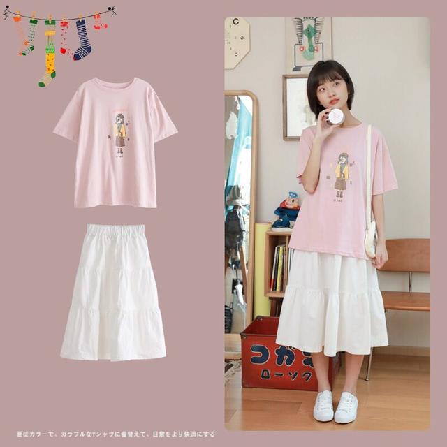 粉色卡通T恤 白色半身裙