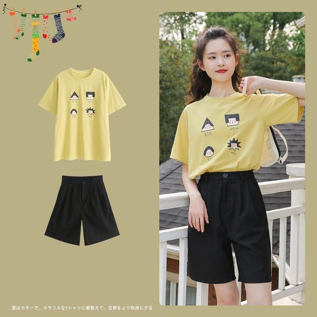 黄色简约T恤 黑色休闲短裤