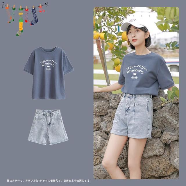 藏青色T恤 牛仔短裤