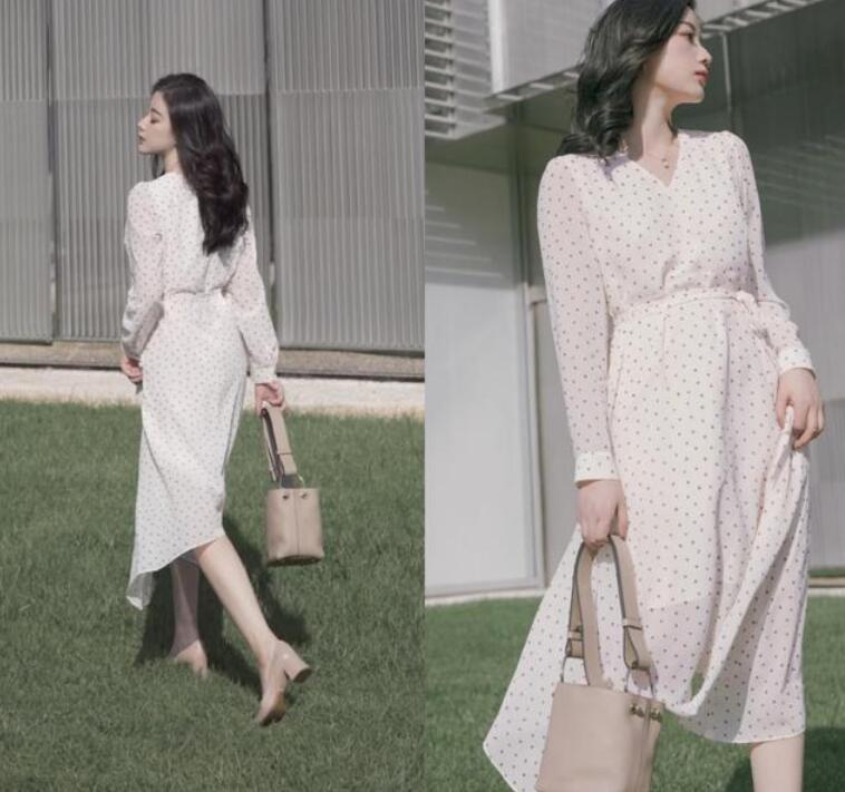 白色波点连衣裙