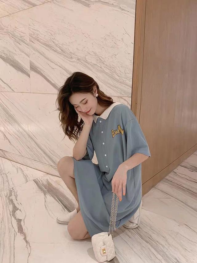 宽松T恤裙 高帮帆布鞋