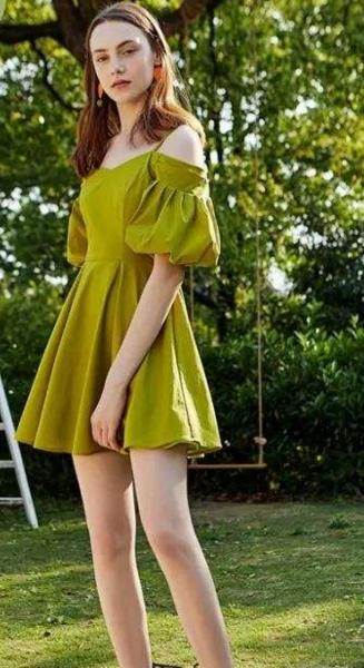 牛油果一字肩连衣裙