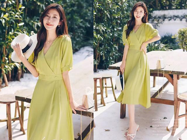 V领冷淡风连衣裙