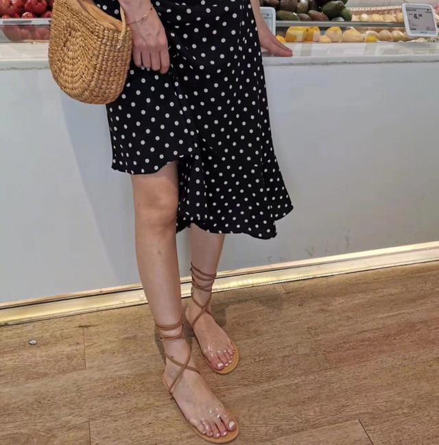 罗马交叉绑带平底凉鞋