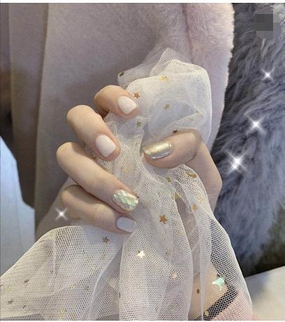 魔镜粉鳞片甲跳色美甲