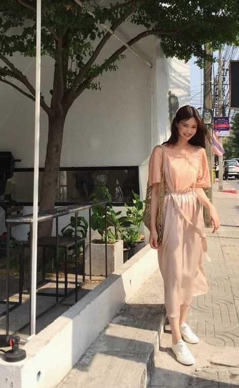 冻龄宽松背带裙