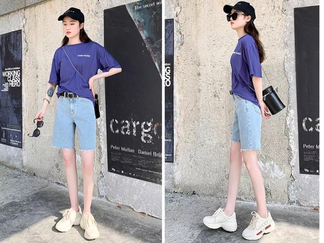 蓝色T恤 五分牛仔裤