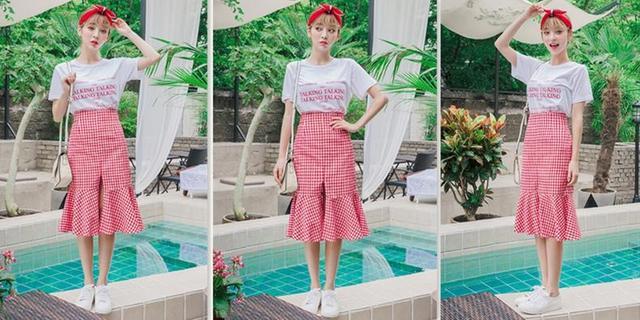 格子裙 字母T恤