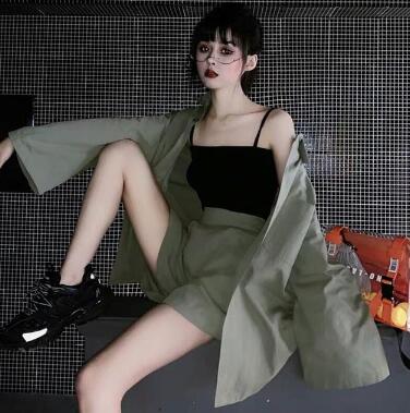 吊带 百褶短裙 西装外套