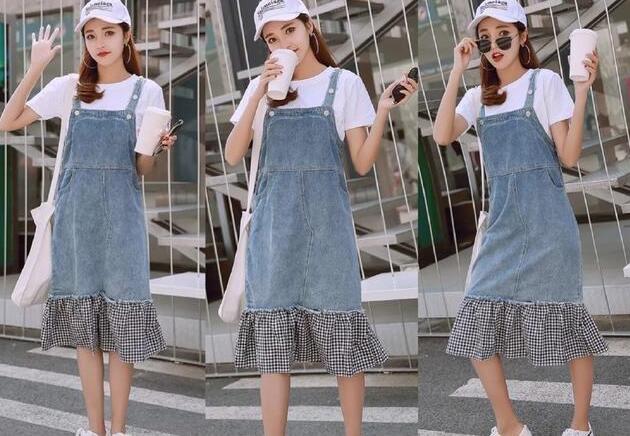 背带牛仔连衣裙 小白鞋
