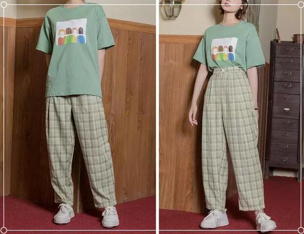 绿色T恤 格子休闲裤