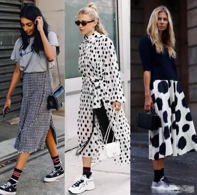 波点连衣裙 长袜