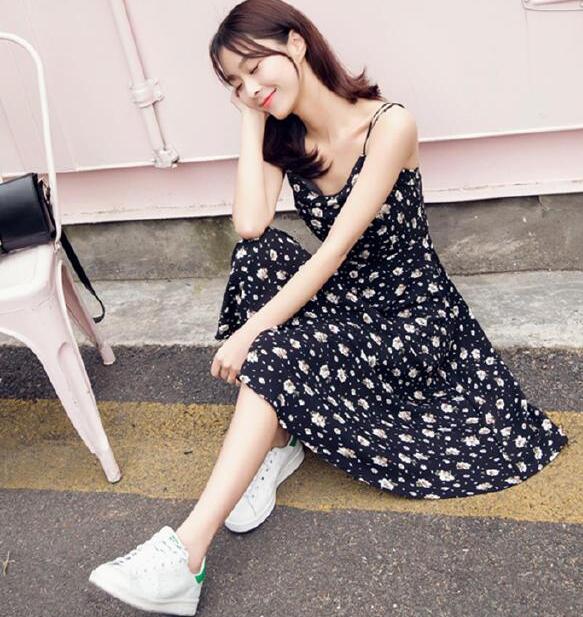 小碎花裙 小白鞋