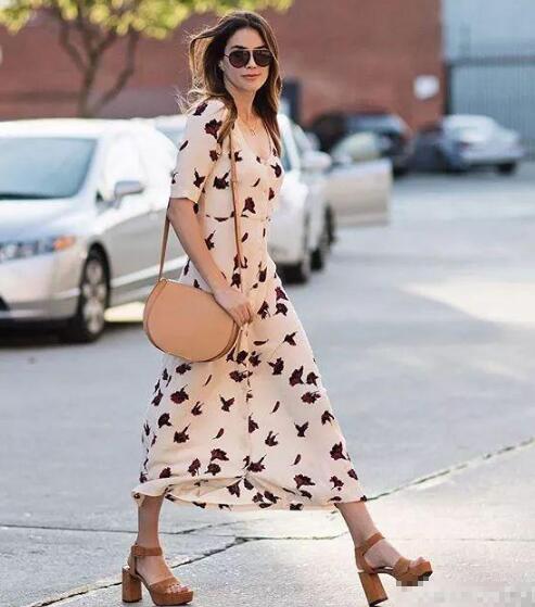 玫瑰花图案连衣裙