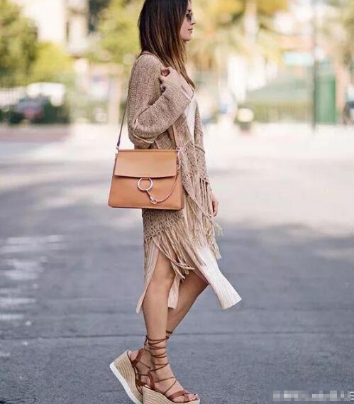 波西米亚款的防晒衫