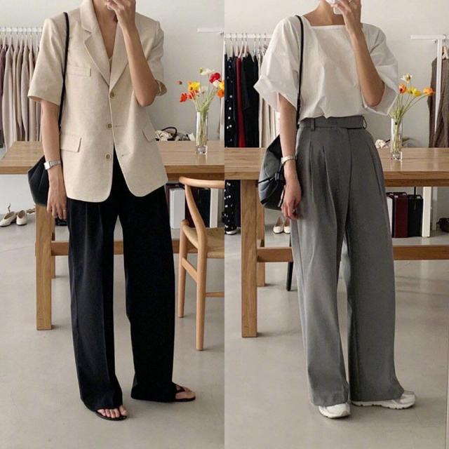 米色西装外套 黑色直筒西裤
